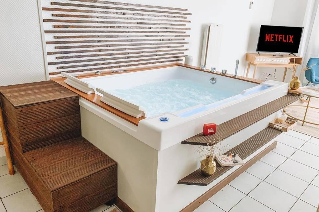 Apartmán Nuit D'Exception - Loft Avec Jacuzzi Bordeaux Exteriér fotografie