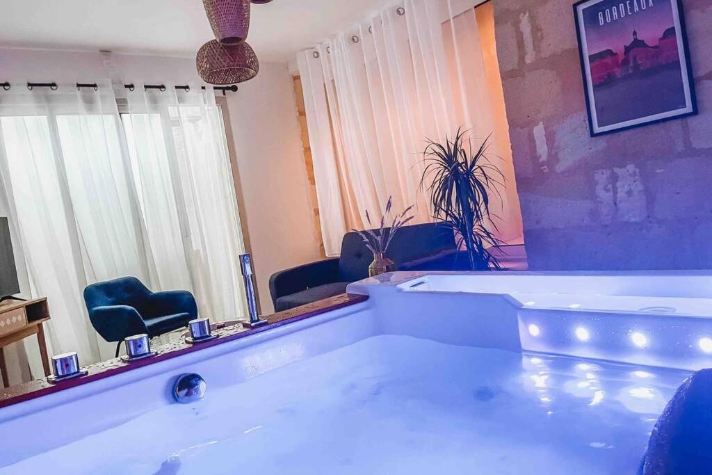 Apartmán Nuit D'Exception - Loft Avec Jacuzzi Bordeaux Exteriér fotografie